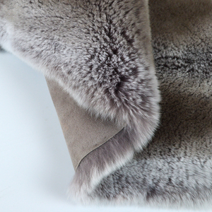 ขนกระต่ายแท้ชนิดชินชิลา ขนนุ่มธรรมชาติสำหรับฤดูหนาว เหมาะสำหรับงานหุ้มเบาะรถยนต์และงานตัดเย็บเสื้อผ้า ขนาด 55 ซม.*110 ซม. - Product Image 1