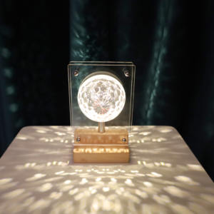 Base de madera Globo Luz Habitación Lámpara de mesa decorativa Sensor táctil Luz de noche regulable Lámpara de noche de alta calidad - Product Image 3