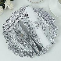 Assiettes de présentation en or de 13 pouces écologiques, design irrégulier de récif en plastique pour décoration de dîner de mariage élégant, quantité minimale de commande 100 pièces sous l'assiette