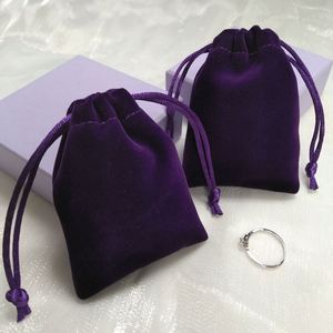 Bolsa de Almacenamiento de Joyas de Terciopelo de Lujo con Cordón y Logotipo Personalizado, Diseño Portátil para Empaque de Joyas y Regalos - Product Image 4