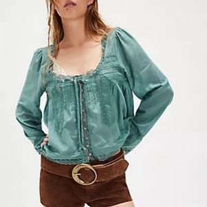 Nouvelle Blouse en Dentelle pour Femme, Style Minimaliste Français, Légère, Respirante, Coupe Ample, avec Bordure en Dentelle et Col en U - Product Image 1