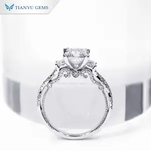 Tianyu 고급 보석 585 750 진짜 솔리드 화이트 골드 결혼 반지 1.5ct 공주 컷 모이사나이트 약혼 반지 세트