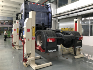 Lift Mobil 4 Tiang Baohua Bekas untuk Perbaikan Spooring, Kapasitas 42T dari Produsen, Harga Lift Mobil Empat Tiang - Product Image 4