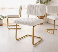 Chaises de salle à manger tapissées de luxe moderne nordique blanc Teddy avec pieds dorés chaises Sherpa Boucle Cesca pour table à manger
