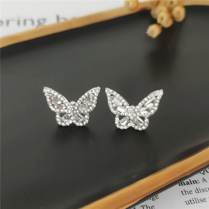 Anting-anting kupu-kupu kreatif baru 2023 anting-anting gaya Hong Kong Retro gaya Korea perhiasan wanita