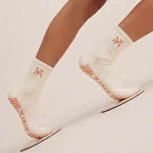 ถุงเท้าโยคะกันลื่น BiLu แบบปรับแต่งได้ รับผลิตแบรนด์ส่วนตัว ถุงเท้ากันลื่นแบบสั่งทำพิเศษ ถุงเท้าโยคะ พิลาทิส และกีฬาสำหรับผู้หญิง จำนวนมาก - Product Image 1
