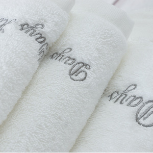 Serviettes de bain d'hôtel en pur coton blanc, carrées, moelleuses, brodées, fournitures hôtelières 32x32 35x75 70x140 cm - Product Image 1