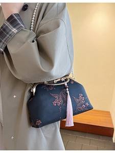 2026新款畅销几何时尚女士中式贝壳珍珠单肩斜挎女包 - Product Image 5