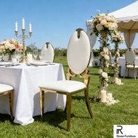 Chaise de mariage ovale dorée de luxe avec dossier, revêtement en velours blanc, structure métallique pour banquets, hôtels et événements (location)