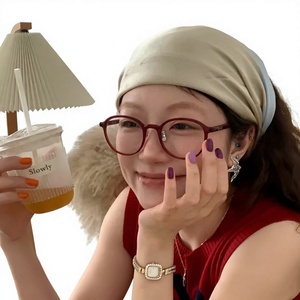 แว่นกันแดดทรงเหลี่ยมสไตล์อเมริกันย้อนยุค กรอบสีแดง ดีไซน์หรูหรา ป้องกันรังสียูวี 400 สำหรับผู้หญิง  ต้องมีไว้ในตู้เสื้อผ้าเพื่อเสริมลุคหน้าเรียว - Product Image 1