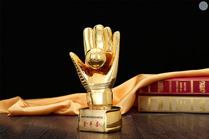 Guante de <span class=keywords><strong>portero</strong></span> de fútbol de resina personalizado dorado Premio Recuerdo Artesanía Trofeo deportivo - Product Image 3