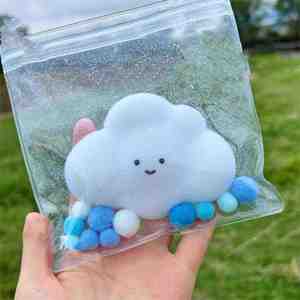 ของเล่นบีบคลาวด์แสนสุขแบบไวรัล ของเล่นบีบขนาดพกพาสำหรับบำบัดความเครียด ผิวสัมผัสนุ่มฟู เงียบสงบ เหมาะเป็นของขวัญสำหรับวัยรุ่นและผู้ใหญ่ - Product Image 1