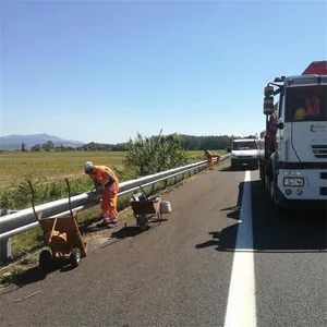 U Post dalga formu plaka korkulukları Armco w galvanizli otoyol korkuluğu ile sıcak daldırma koruma rayı metal ışıklı korkuluk