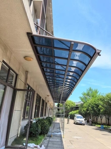 <span class=keywords><strong>Abri</strong></span> <span class=keywords><strong>de</strong></span> pluie <span class=keywords><strong>en</strong></span> alliage d'aluminium <span class=keywords><strong>de</strong></span> style nouveau, associé à un auvent <span class=keywords><strong>de</strong></span> <span class=keywords><strong>jardin</strong></span> <span class=keywords><strong>en</strong></span> polycarbonate, adapté aux garages et aux parasols familiaux - Product Image 1