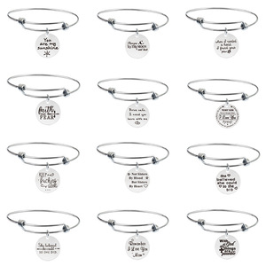 <span class=keywords><strong>Bracelet</strong></span> ajustable en <span class=keywords><strong>fil</strong></span> métallique avec breloque ronde gravée sur mesure - Product Image 1