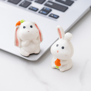 Ornement en céramique de lapin de dessin animé mignon en gros avec un design créatif pour la décoration de bureau et de maison - Product Image 1