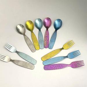Juego de tenedor y cuchara de titanio puro para niños, mini cuchara para pastel de frutas, vajilla de acero inoxidable sin BPA para bebés de 0 a 12 meses - Product Image 1