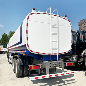 Vente flash Sinotruk Howo 8x4 27000 litres Camion citerne à carburant diesel Camion citerne à carburant Lhd Rhd avec réservoir en alliage d'aluminium - Product Image 4
