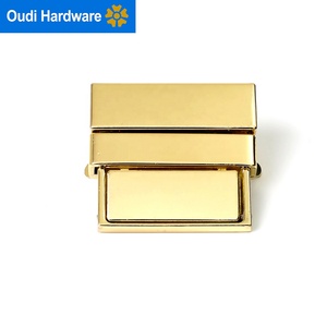 Fermoirs et fermetures de sac de quincaillerie de haute qualité avec logo personnalisé Serrure à clip en métal pour sac à main élégant - Product Image 1