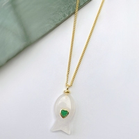 Collier en pierre naturelle multicolore avec pendentif poisson mignon et zircon en forme de cœur, cadeau de fête pour femme