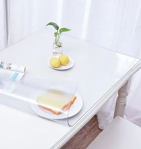ชุดผ้าคลุมโต๊ะพลาสติกพีวีซีใสทนทานสำหรับรับประทานอาหารม้วนฟิล์มพลาสติกพีวีซีใสออกแบบได้ตามต้องการ