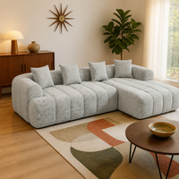 Canapé modulaire convertible gris clair capitonné avec chaise longue, profil bas, idéal pour appartement, loft, studio