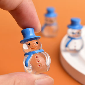 Adorno Navideño de Resina con Muñeco de Nieve Luminoso con Gorro Azul en Miniatura para Manualidades, Accesorios de Resina, Decoración de Mesa - Product Image 1