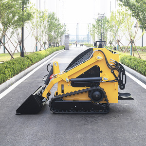 Chargeuse compacte sur chenilles, à essence, jaune, avec pièces structurelles renforcées pour la construction et l'aménagement paysager - Product Image 1