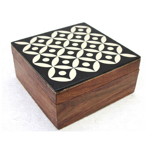 Porte-bijoux en bois poli noir et blanc écologique avec couvercle, de forme carrée, pour femmes - Product Image 1