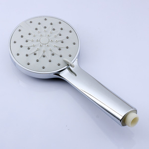 Cabezal de Ducha Portátil Redondo con Tecnología de Pulverización, Masaje, Burbujas y Lluvia, Duradero y con Acabado Plateado - Product Image 4