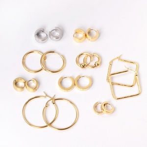 Boucles d'oreilles créoles classiques en or 2021, en acier inoxydable antiallergique plaqué or 18 carats, ensemble de bijoux pour femmes - Product Image 1