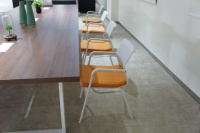 Chaise de bureau ergonomique moderne et confortable à quatre pieds en fer pour hôtel et salon