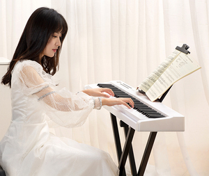 Fournisseur d'instruments de musique BDMUSIC, clavier de piano numérique 88 touches avec prise pour pédale de sustain, 200 rythmes et 80 sons, 80 chansons de démonstration - Product Image 1