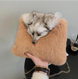 Sac à bandoulière en fausse fourrure de renard pour <span class=keywords><strong>femme</strong></span>, pochette en peluche en forme d'animal, tendance hiver 2023 - Product Image 3