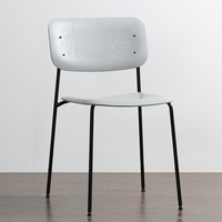 Chaise de salle à manger moderne en bois massif avec pieds en métal noir, chaise d'appoint de style mid-century pour la maison, les restaurants et les cafés