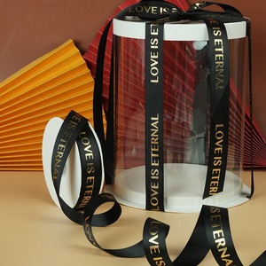 Cinta de Grosgrain Marrón con Estampado de Lámina Dorada de Doble Cara, Reciclada, con la Frase 'El Amor Es Eterno', 25mm X 45m, para Envolver Regalos - Product Image 4