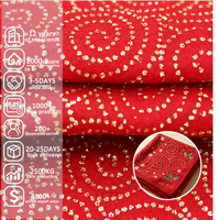 Décoration de Noël Festive en Corduroy Doux Rouge Vif Tricoté Écologique avec Motif Circulaire Doré Élégant et Œuvre d'Art Spéciale Personnalisée
