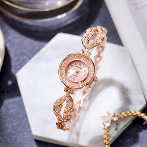 Nouvelle marque de luxe horloge à lèvres Relogio Feminino dames Chic <span class=keywords><strong>montres</strong></span> à Quartz petites <span class=keywords><strong>montres</strong></span> de mode pour femmes avec alliage de verre - Product Image 2