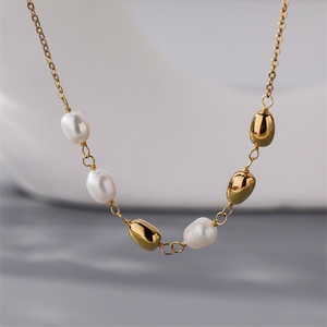 Collier vintage à double chaîne avec pendentif en forme de cœur et perle pour femmes - Product Image 3