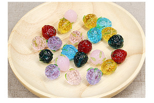 Perles de verre en gros mignon fraise pendentif perles bricolage fabrication de bijoux - Product Image 2