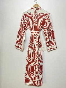 เสื้อคลุมกิโมโนลายดอกไม้พิมพ์ดิจิทัลแบบซูซานี ผ้าฝ้าย 100% เป็นมิตรกับสิ่งแวดล้อม ให้ความอบอุ่นในฤดูหนาวสำหรับผู้หญิง แขนยาว - Product Image 4