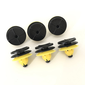 คลิปหนีบสเกิร์ตข้างวอลโว่ 30624192 พลาสติกเคลือบด้าน สำหรับ S60 V60 S40 - Product Image 1
