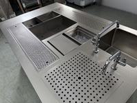 SIMEINO XMN Bar-1800 Custom 1.8m Hitam Stainless Steel Multi-Stasiun Meja Bar Bawah Counter Pulau Tengah untuk Layanan Koktail/Minuman