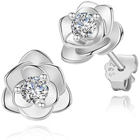 Boucles d'oreilles clous minimalistes en argent sterling 925 plaqué rhodium avec zircon cubique motif fleur rose pour femme