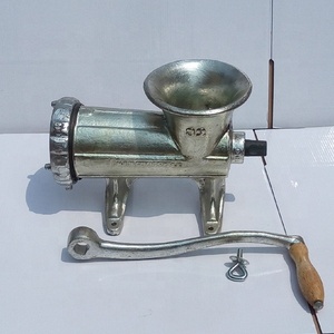 Picadora de <span class=keywords><strong>Carne</strong></span> <span class=keywords><strong>Manual</strong></span> Profesional de 5 Pulgadas # 8 # 10 # 22 # 32 # Picadora de <span class=keywords><strong>Carne</strong></span> <span class=keywords><strong>Manual</strong></span> de Acero Inoxidable B - Product Image 4