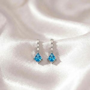Pendientes Colgantes de Topacio Azul Cielo Natural en Forma de Cometa, Pendientes Delicados en Plata de Ley 925, Joyería Minimalista con Piedras Preciosas - Product Image 2