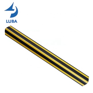 Protector <span class=keywords><strong>de</strong></span> esquina <span class=keywords><strong>de</strong></span> goma para estacionamiento <span class=keywords><strong>de</strong></span> coche, columna <span class=keywords><strong>de</strong></span> goma con esquina interior <span class=keywords><strong>de</strong></span> hierro, 990x80x10mm - Product Image 1