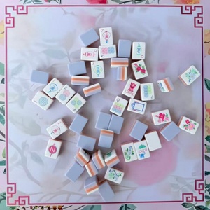 Juego de Mahjong de Lujo de Alta Calidad, Cuatro Capas, Acrílico, Estilo Americano, con Patrón Floral, Piezas de Mahjong Artísticas, Entretenimiento - Product Image 1