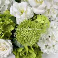 Composition florale de table en soie réaliste personnalisée pour allées et centres de table, idéale pour les événements d'anniversaire et la fête des Mères