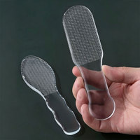 Râpe exfoliante double face en plastique long pour pieds, éliminateur de callosités et peaux mortes, outil de pédicure professionnel